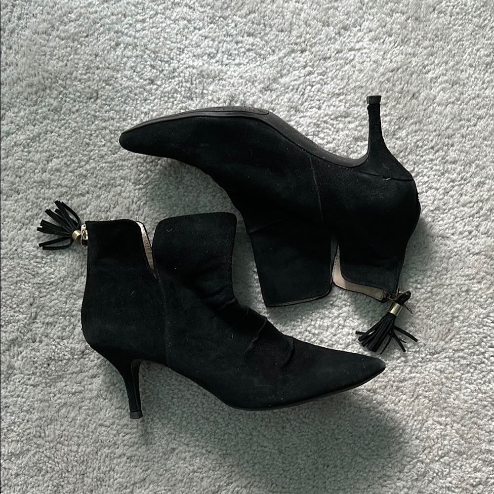 Chic Black Ankle Boots with Tassel Detail